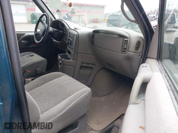 2003 Chevrolet Astro with VIN 1GNEL19X13B132266, listed as a IAAI auction lot 41995439 with 60,127 mi miles. Bid and sale history available at carsss.com. Image 5.
