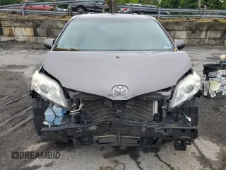 2015 Toyota Sienna XLE with VIN 5TDYK3DC4FS659692, listed as a Copart auction lot 57248355 with 121,644 mi miles and Salvage title. Bid and sale history available at DreamBid. Image 5.
