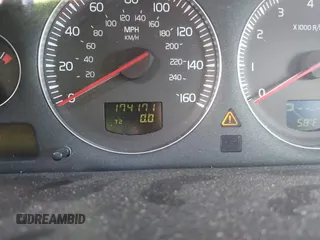 2005 Volvo XC90 with VIN YV1CY592X51182065, listed as a IAAI auction lot 41458913 with 174,171 mi miles. Bid and sale history available at carsss.com. Image 7.