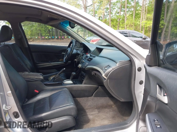 2009 Honda Accord EX-L z VIN 1HGCP26849A013747, wystawiony jako IAAI lot #42110309 z przebiegiem 247 048 mil mil oraz . Historia ofert i sprzedaży dostępna na DreamBid. Obrazek 5.