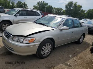 2000 Toyota Camry LE z VIN 4T1BF22K1YU108175, wystawiony jako Copart lot #63398994 z przebiegiem 98 174 mil mil oraz Czysty tytuł • Clean title. Historia ofert i sprzedaży dostępna na DreamBid. Obrazek 1.