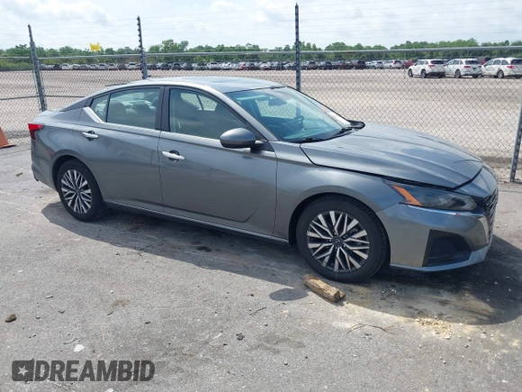 2023 Nissan Altima SV z VIN 1N4BL4DV9PN366815, wystawiony jako IAAI lot #42134938 z przebiegiem 75 540 mil mil oraz . Historia ofert i sprzedaży dostępna na DreamBid. Obrazek 13.