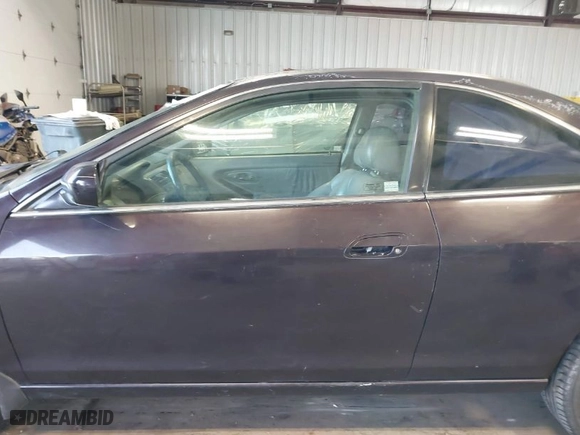 1998 Honda Accord Cpe EX with VIN 1HGCG225XWA014392, listed as a IAAI auction lot 41835900 with 206,246 mi miles. Bid and sale history available at carsss.com. Image 14.