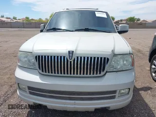 2005 Lincoln Navigator Luxury with VIN 5LMFU28545LJ08551, listed as a IAAI auction lot 42049401 with 160,932 mi miles. Bid and sale history available at carsss.com. Image 6.