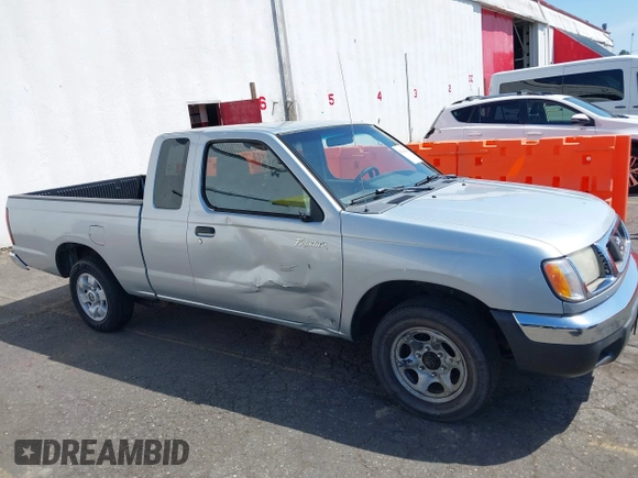2000 Nissan Frontier XE z VIN 1N6DD26S2YC426161, wystawiony jako IAAI lot #42143414 z przebiegiem 206 698 mil mil oraz . Historia ofert i sprzedaży dostępna na DreamBid. Obrazek 6.