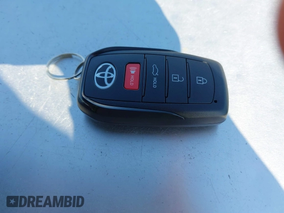 2025 Toyota Camry LE z VIN 4T1DAACK4SU572097, wystawiony jako IAAI lot #41827762 z przebiegiem 8 106 mil mil oraz . Historia ofert i sprzedaży dostępna na DreamBid. Obrazek 11.