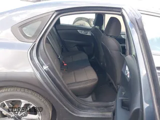 2022 Kia Forte LXS z VIN 3KPF24AD2NE455301, wystawiony jako IAAI lot #42324239 z przebiegiem 56 078 mil mil oraz . Historia ofert i sprzedaży dostępna na DreamBid. Obrazek 8.