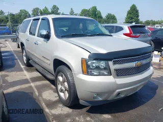 2007 Chevrolet Suburban LT with VIN 3GNFC16027G260735, listed as a IAAI auction lot 42584003 with 177,628 mi miles and . Bid and sale history available at DreamBid. Image 1.