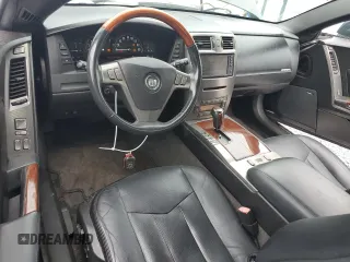 2005 Cadillac XLR z VIN 1G6YV34A855601131, wystawiony jako Copart lot #88100685 z przebiegiem 108 720 mil mil oraz Szkody całkowita. Historia ofert i sprzedaży dostępna na DreamBid. Obrazek 8.