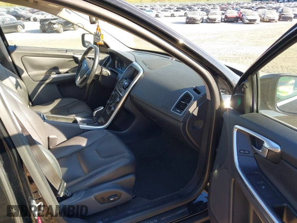 2015 Volvo XC60 T5 Drive-E Platinum с VIN YV440MDD3F2616436, выставлен на аукционе IAAI как лот 40616813 с пробегом 131 847 миль миль и . История ставок и продаж доступна на DreamBid. Изображение 5.