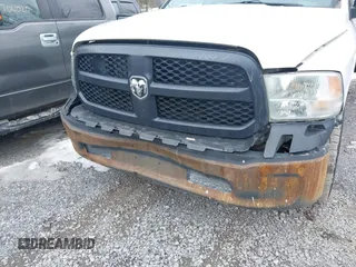 2019 Ram 1500 Tradesman z VIN 1C6RR7FG6KS626077, wystawiony jako IAAI lot #41686501 z przebiegiem 86 338 mil mil oraz . Historia ofert i sprzedaży dostępna na DreamBid. Obrazek 6.