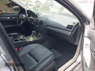 2009 Mercedes-Benz C 300 Sport z VIN WDDGF81X89R061439, wystawiony jako IAAI lot #42177083 z przebiegiem 195 633 mil mil oraz . Historia ofert i sprzedaży dostępna na DreamBid. Obrazek 5.