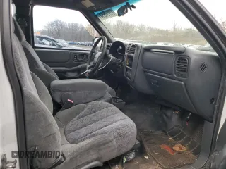 2001 GMC Sonoma SLS w/1SH Pkg with VIN 1GTDT19W618217027, listed as a Copart auction lot 87254654 with 162,109 mi miles and Salvage Title. Bid and sale history available at carsss.com. Image 10.