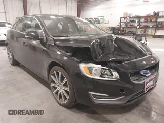 2017 Volvo S60 Inscription z VIN LYV402TK6HB126887, wystawiony jako IAAI lot #41322620 z przebiegiem 84 524 mil mil oraz . Historia ofert i sprzedaży dostępna na DreamBid. Obrazek 1.