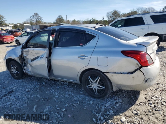 2013 Nissan Versa S Plus z VIN 3N1CN7AP3DL878245, wystawiony jako Copart lot #42694715 z przebiegiem 160 571 mil mil oraz Szkoda całkowita • Salvage title. Historia ofert i sprzedaży dostępna na DreamBid. Obrazek 2.