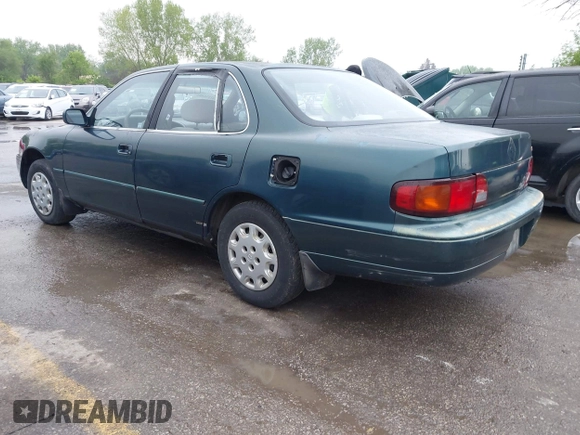 1996 Toyota Camry DX with VIN JT2BG12K5T0346311, listed as a IAAI auction lot 42130482 with 214,872 mi miles. Bid and sale history available at carsss.com. Image 3.
