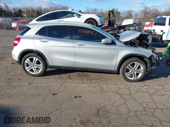 2015 Mercedes-Benz GLA 250 z VIN WDCTG4GB3FJ074548, wystawiony jako IAAI lot #41328457 z przebiegiem 75 706 mil mil oraz . Historia ofert i sprzedaży dostępna na DreamBid. Obrazek 14.