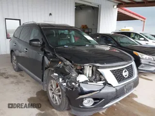 2016 Nissan Pathfinder Platinum with VIN 5N1AR2MM5GC631625, listed as a IAAI auction lot 41668488 with 171,531 mi miles. Bid and sale history available at carsss.com. Image 1.