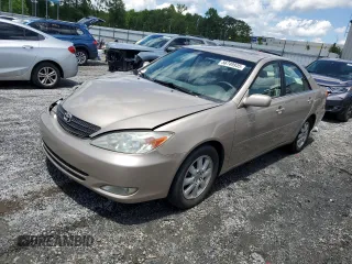2004 Toyota Camry LE z VIN 4T1BF32K94U571035, wystawiony jako Copart lot #56749935 z przebiegiem 136 361 mil mil oraz Szkoda całkowita • Salvage title. Historia ofert i sprzedaży dostępna na DreamBid. Obrazek 1.