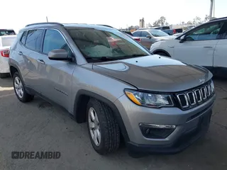 2019 Jeep Compass Altitude z VIN 3C4NJCBB7KT833187, wystawiony jako IAAI lot #41852079 z przebiegiem 73 949 mil mil oraz . Historia ofert i sprzedaży dostępna na DreamBid. Obrazek 1.