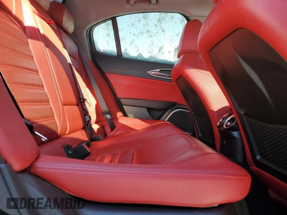 2019 Alfa Romeo Giulia Ti z VIN ZARFANBN0K7608050, wystawiony jako Copart lot #89119965 z przebiegiem 80 559 mil mil oraz Szkoda całkowita • Salvage title. Historia ofert i sprzedaży dostępna na DreamBid. Obrazek 10.