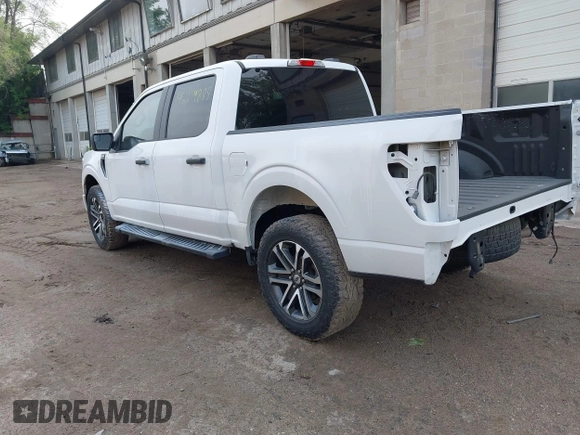 2022 Ford F-150 XL z VIN 1FTEW1EP1NKE50669, wystawiony jako IAAI lot #42294888 z przebiegiem 77 191 mil mil oraz . Historia ofert i sprzedaży dostępna na DreamBid. Obrazek 3.