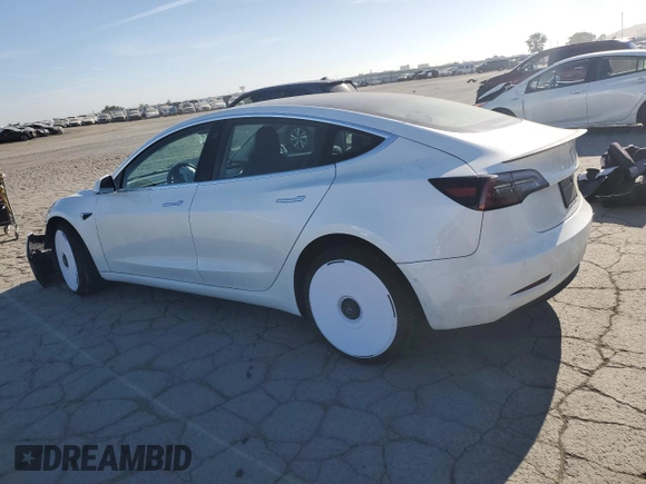 2019 Tesla Model 3 Mid Range z VIN 5YJ3E1EA7KF326727, wystawiony jako Copart lot #56243505 z przebiegiem 49 009 mil mil oraz Szkoda całkowita • Salvage title. Historia ofert i sprzedaży dostępna na DreamBid. Obrazek 2.