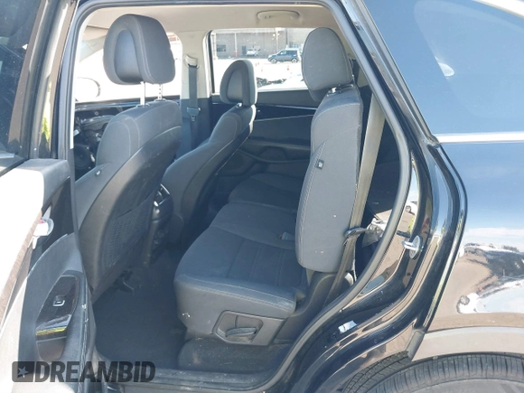 2016 Kia Sorento LX with VIN 5XYPGDA5XGG175646, listed as a IAAI auction lot 41637173 with 186,922 mi miles. Bid and sale history available at carsss.com. Image 8.