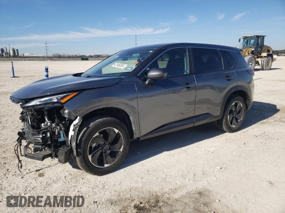 2024 Nissan Rogue SV z VIN 5N1BT3BA6RC674555, wystawiony jako Copart lot #42146265 z przebiegiem 28 124 mil mil oraz Szkoda całkowita • Salvage title. Historia ofert i sprzedaży dostępna na DreamBid. Obrazek 1.