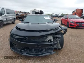 2019 Chevrolet Camaro 1SS z VIN 1G1FF1R70K0111514, wystawiony jako IAAI lot #41924277 z przebiegiem Nie podano mil oraz . Historia ofert i sprzedaży dostępna na DreamBid. Obrazek 12.
