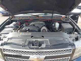 2008 Chevrolet Suburban 3LT with VIN 1GNFC16J08J199636, listed as a IAAI auction lot 42647109 with 201,233 mi miles and . Bid and sale history available at DreamBid. Image 10.