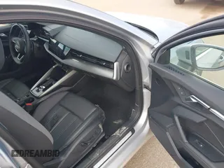 2024 Audi A3 Premium z VIN WAUAUDGY4RA082038, wystawiony jako IAAI lot #41487777 z przebiegiem 24 797 mil mil oraz . Historia ofert i sprzedaży dostępna na DreamBid. Obrazek 5.
