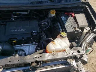 2018 Chevrolet Sonic Premier z VIN 1G1JF5SB7J4131752, wystawiony jako Copart lot #67534015 z przebiegiem 105 239 mil mil oraz Szkoda całkowita • Salvage title. Historia ofert i sprzedaży dostępna na DreamBid. Obrazek 13.