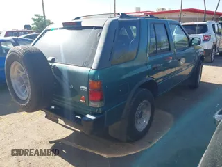 1995 Isuzu Rodeo LS z VIN 4S2CY58V6S4316697, wystawiony jako IAAI lot #42103936 z przebiegiem 143 185 mil mil oraz . Historia ofert i sprzedaży dostępna na DreamBid. Obrazek 4.
