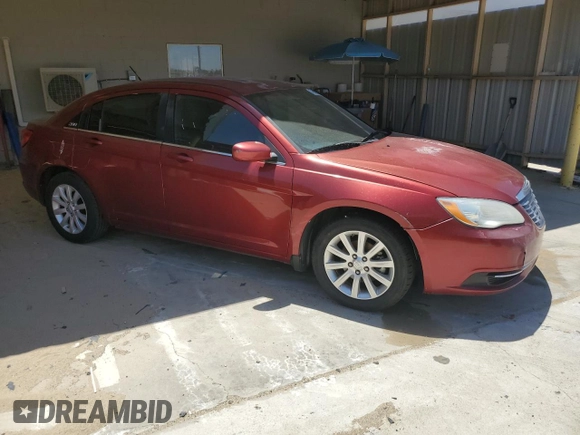 2013 Chrysler 200 Touring z VIN 1C3CCBBB8DN679026, wystawiony jako Copart lot #57943265 z przebiegiem 158 130 mil mil oraz Czysty tytuł • Clean title. Historia ofert i sprzedaży dostępna na DreamBid. Obrazek 4.
