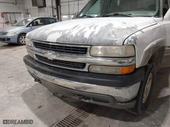 2002 Chevrolet Silverado 1500 LT with VIN 2GCEK19T021290878, listed as a IAAI auction lot 41715052 with 299,629 mi miles. Bid and sale history available at carsss.com. Image 6.