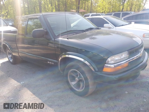2002 Chevrolet S-10 LS with VIN 1GCCS19W028249908, listed as a IAAI auction lot 42019877 with Not Provided miles. Bid and sale history available at carsss.com. Image 1.