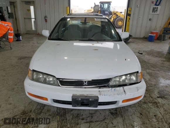 1997 Honda Accord EX with VIN 1HGCD5659VA170992, listed as a Copart auction lot 82232134 with 203,639 mi miles and Salvage Title. Bid and sale history available at DreamBid. Image 5.
