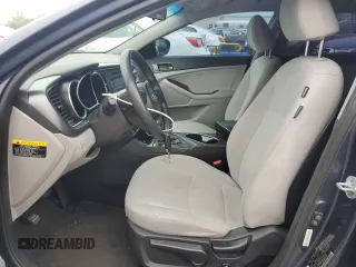 2015 Kia Optima LX z VIN KNAGM4A70F5554315, wystawiony jako Copart lot #57434125 z przebiegiem 109 200 mil mil oraz Czysty tytuł • Clean title. Historia ofert i sprzedaży dostępna na DreamBid. Obrazek 7.