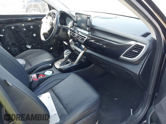 2021 Kia Seltos EX z VIN KNDERCAA6M7110505, wystawiony jako IAAI lot #41645002 z przebiegiem 45 403 mil mil oraz . Historia ofert i sprzedaży dostępna na DreamBid. Obrazek 5.
