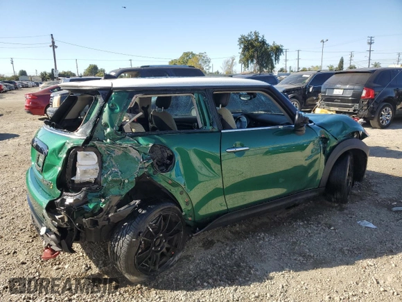 2022 MINI Hardtop Cooper SE with VIN WMW13DJ01N2R00366, listed as a Copart auction lot 81752854 with Not provided miles and Non repairable. Bid and sale history available at DreamBid. Image 3.