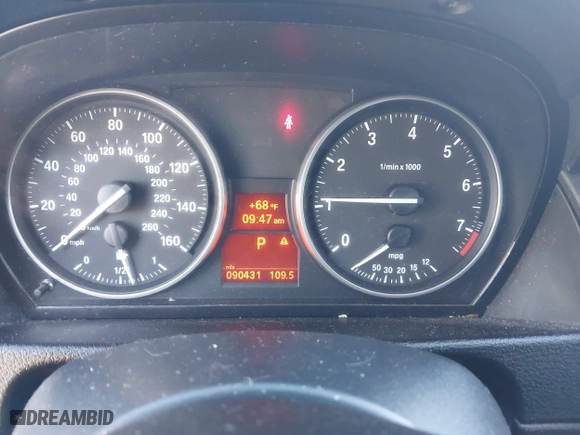 2014 BMW X1 sDrive28i with VIN WBAVM1C57EVW47767, listed as a IAAI auction lot 41867313 with 90,431 mi miles. Bid and sale history available at carsss.com. Image 7.