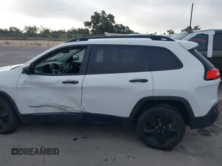 2016 Jeep Cherokee Altitude с VIN 1C4PJLAB8GW336631, выставлен на аукционе IAAI как лот 41117291 с пробегом 101 020 миль миль и . История ставок и продаж доступна на DreamBid. Изображение 17.