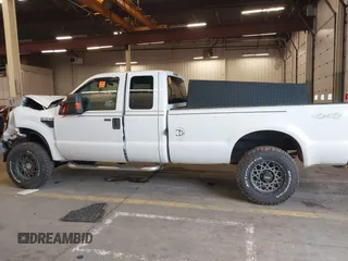 2010 Ford F-250 XL z VIN 1FTSX2BR4AEA28576, wystawiony jako IAAI lot #41615867 z przebiegiem Nie podano mil oraz . Historia ofert i sprzedaży dostępna na DreamBid. Obrazek 14.