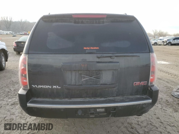 2011 GMC Yukon XL Denali z VIN 1GKS2MEF9BR378196, wystawiony jako Copart lot #42394455 z przebiegiem 257 736 mil mil oraz Szkody całkowita. Historia ofert i sprzedaży dostępna na DreamBid. Obrazek 6.