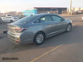 2017 Hyundai Sonata Hybrid SE with VIN KMHE24L35HA074609, listed as a IAAI auction lot 41177631 with 109,259 mi miles. Bid and sale history available at carsss.com. Image 4.