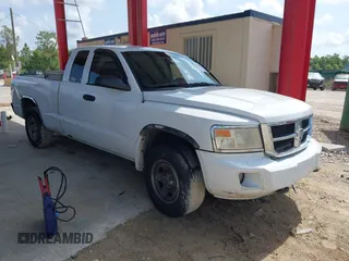 2010 Dodge Dakota z VIN 1D7CW2BKXAS143412, wystawiony jako IAAI lot #42369705 z przebiegiem 244 236 mil mil oraz . Historia ofert i sprzedaży dostępna na DreamBid. Obrazek 1.