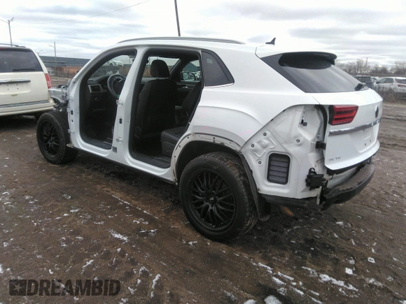 2020 Volkswagen Atlas SE with VIN 1V26E2CA0LC211728, listed as a IAAI auction lot 41726981 with 122,524 mi miles and . Bid and sale history available at DreamBid. Image 3.
