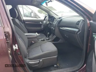 2012 Kia Sorento LX z VIN 5XYKT4A15CG241033, wystawiony jako IAAI lot #42439153 z przebiegiem 248 220 mil mil oraz . Historia ofert i sprzedaży dostępna na DreamBid. Obrazek 5.