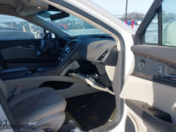 2019 Lincoln Nautilus Select with VIN 2LMPJ8K90KBL11080, listed as a IAAI auction lot 41358976 with 46,390 mi miles. Bid and sale history available at carsss.com. Image 5.